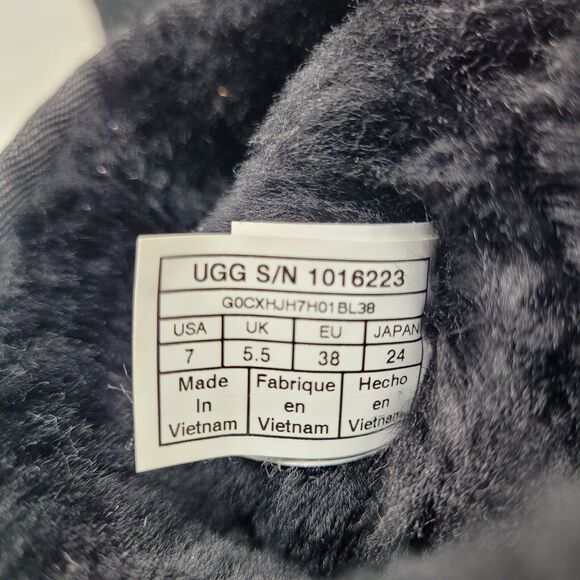 UGG CLASSIC SHORT II BLACK SUEDE SHEEPSKIN WATERPROOF WOMENS BOOTS SIZE US 7 NEW - Picture 8 of 8